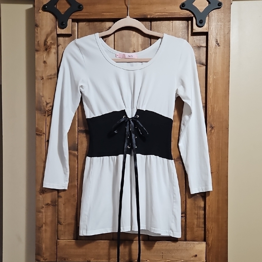 TW7S Whimsigoth Mock Corset Style Lace Up Top S In White/Black